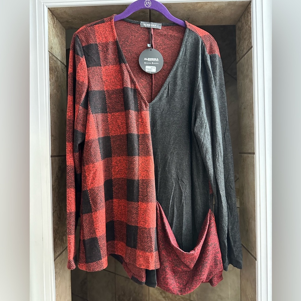 NWT Alembika Scarlett top size 4 (US=12/14). Bust=42” per their size chart.